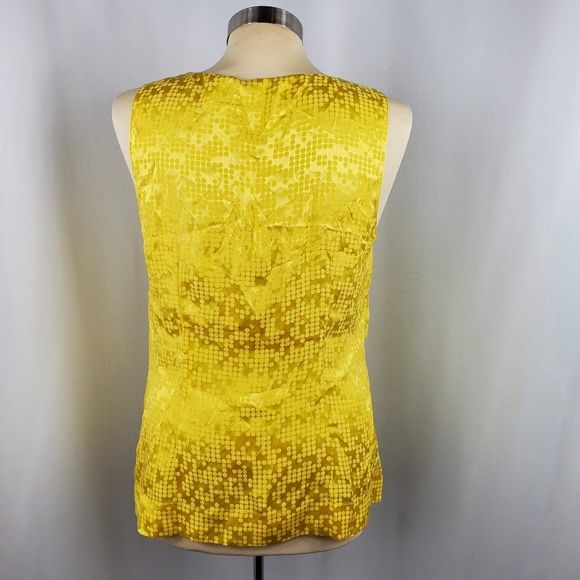 ๐๏ธ Halogen Silk Ruffle Front Sleeveless Top - Picture 4 of 8